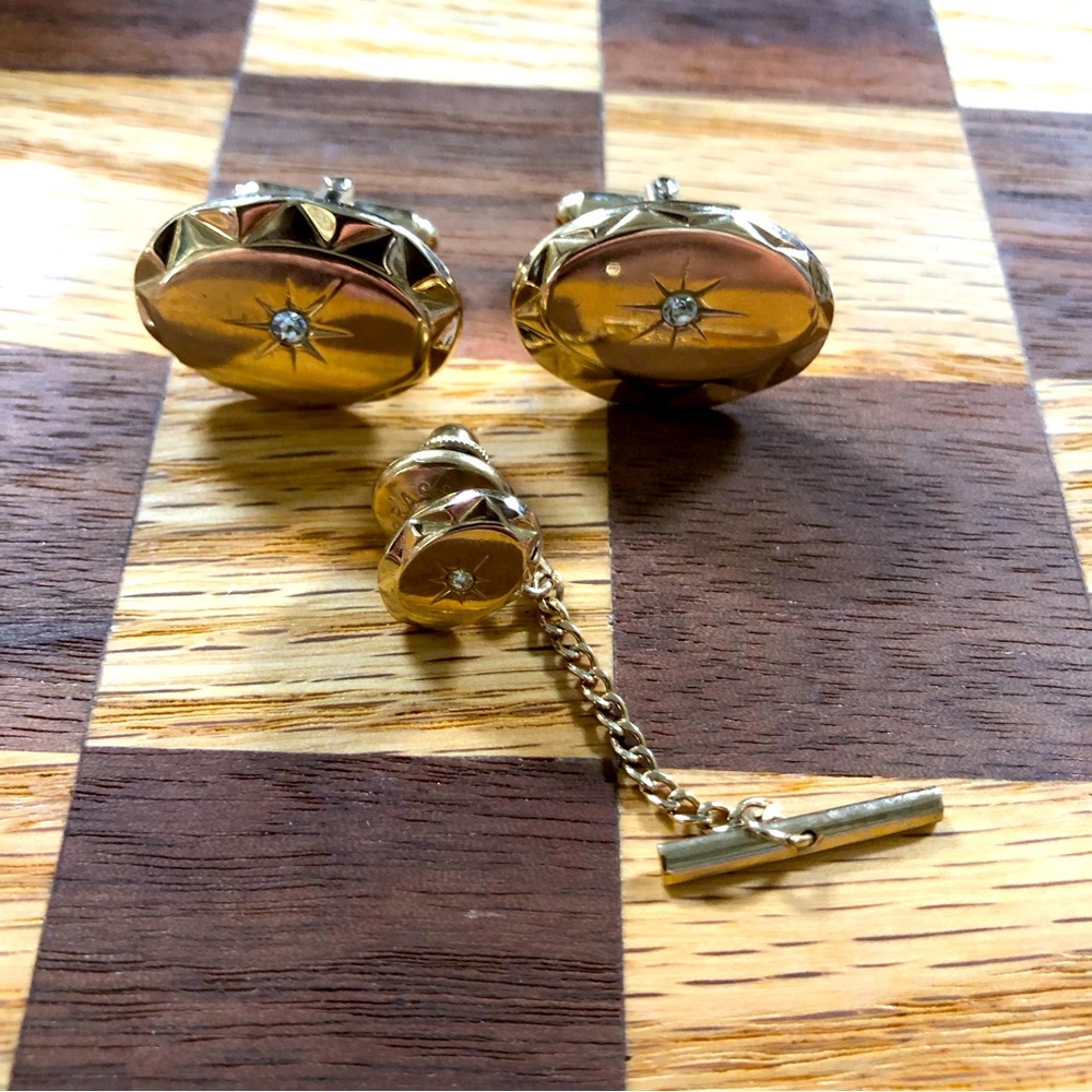 Stunning Cuff Link & Tie Clip Set with lovely beveled edges & star cut pattern